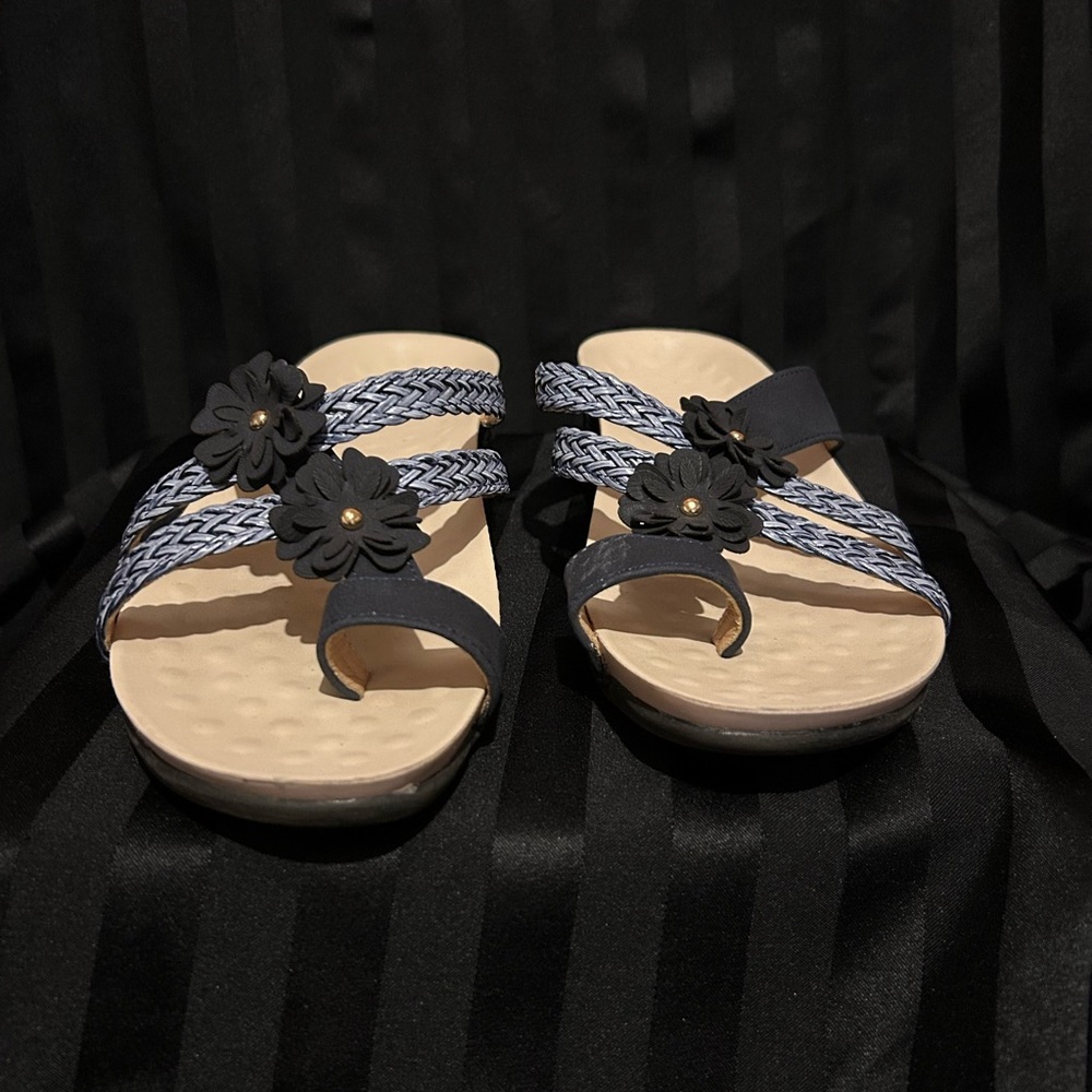 Women's Black and Cream Sandals - Picture 3 of 4